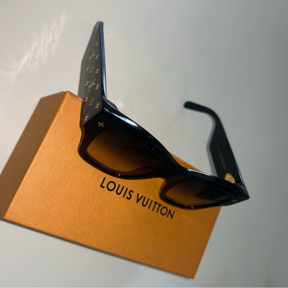 Louis Vuitton Rendezvous Cat a eye Sunglasses - Picture 7 of 14